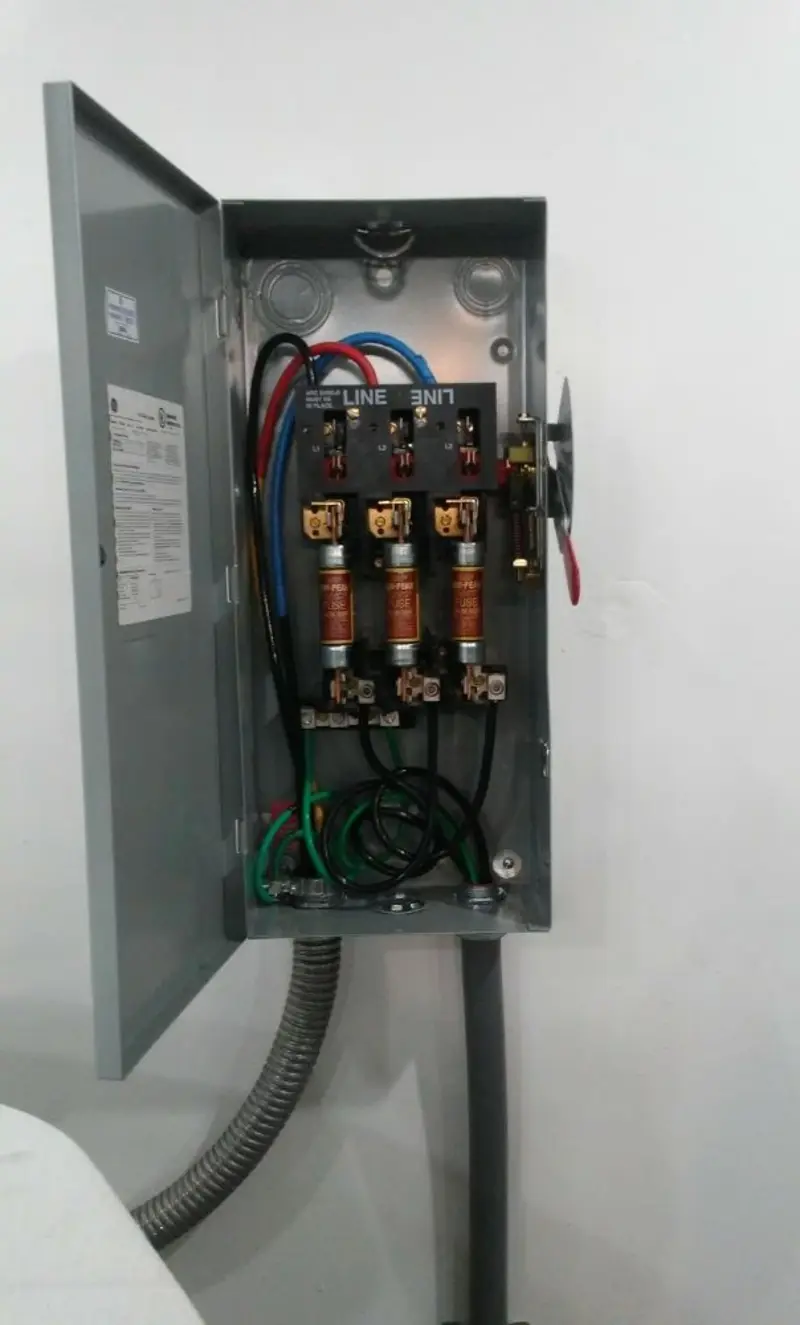 Three-phase disconnect switch installed for Smoke Detector Installation in Red Chute